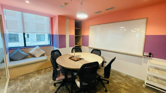 GoSpace 1685 6 Seater Meeting Room