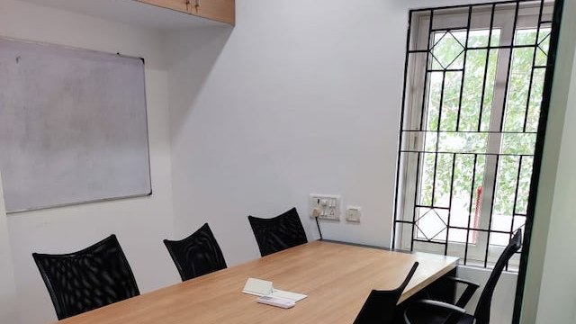 6 Seater Meeting Room