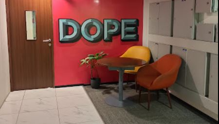 6 Seater Meeting Room