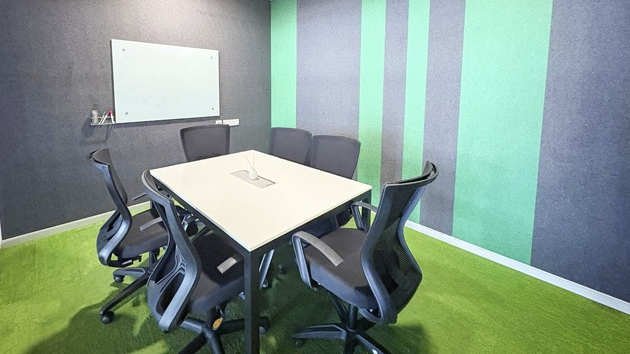 6 Seater Meeting Room