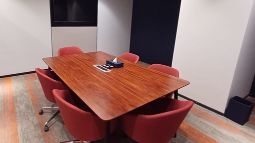 6 Seater Meeting Room