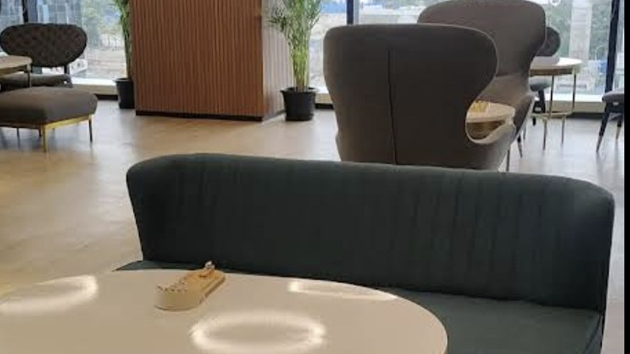 6 Seater Meeting Room