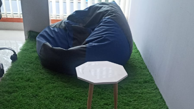 6 Seater Meeting Room