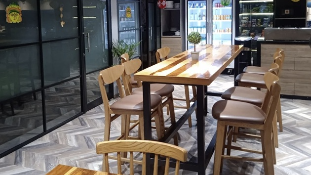 6 Seater Meeting Room