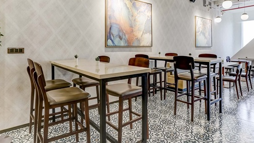 6 Seater Meeting Room