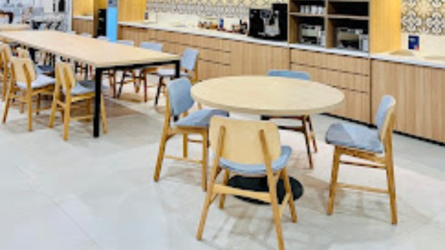 6 Seater Meeting Room