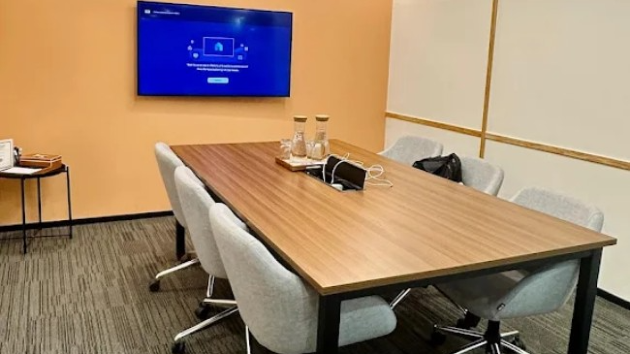 6 Seater Meeting Room