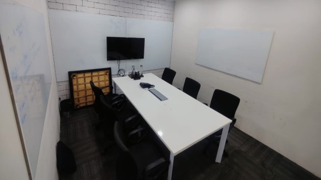 GoSpace 8390 6 Seater Meeting Room