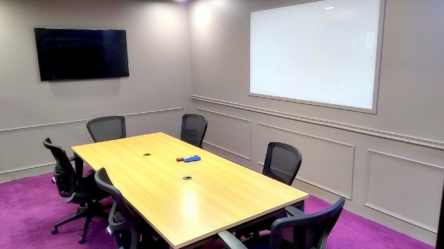 6 Seater Meeting Room