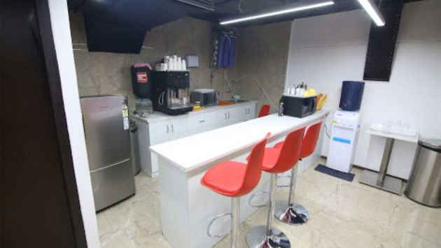 6 Seater Meeting Room