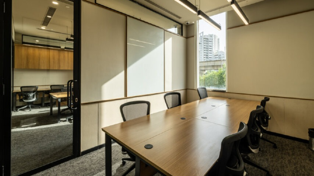 6 Seater Meeting Room