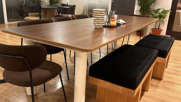 6 Seater Meeting Room