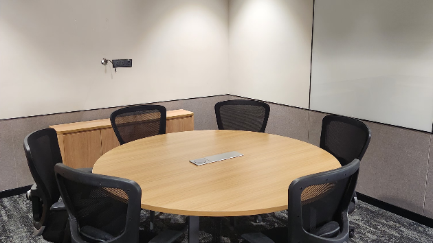 6 Seater Meeting Room