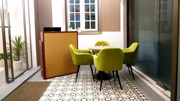 6 Seater Private Cabin