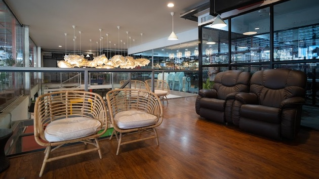 6 Seater Private Cabin