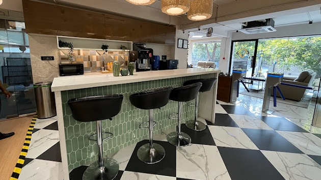 6 Seater Private Cabin