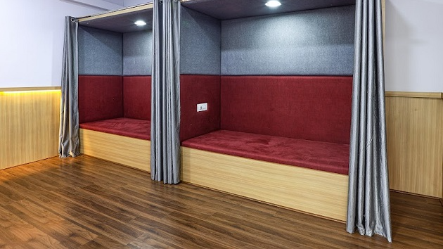 6 Seater Private Cabin