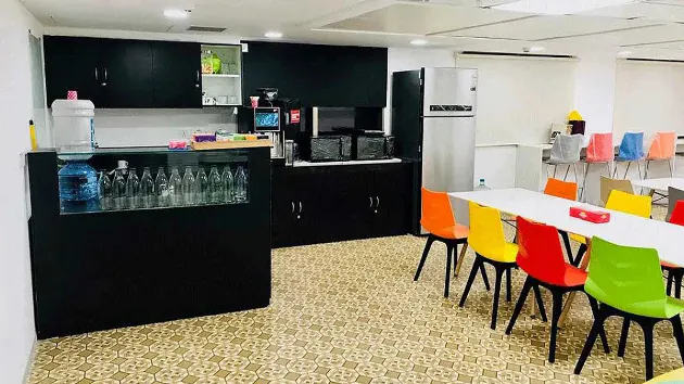 6 Seater Meeting Room