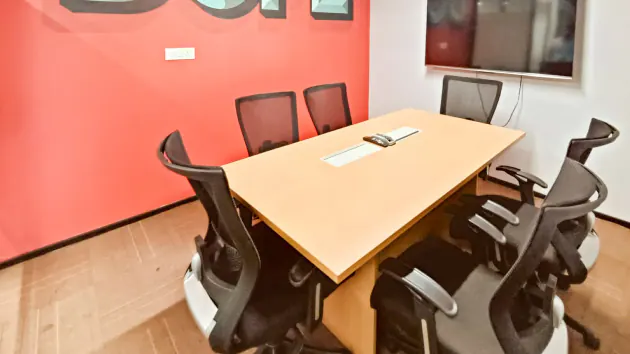 6 Seater Meeting Room in Sector 44 - OYO Innov8 CLC Tower | GoSpace 8683
