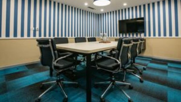 7 Seater Meeting Room