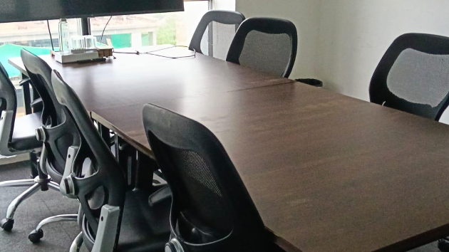 8 Seater Conference Room in Vijay Cross Road Navrangpura - Incuspaze The Link | GoSpace 4296