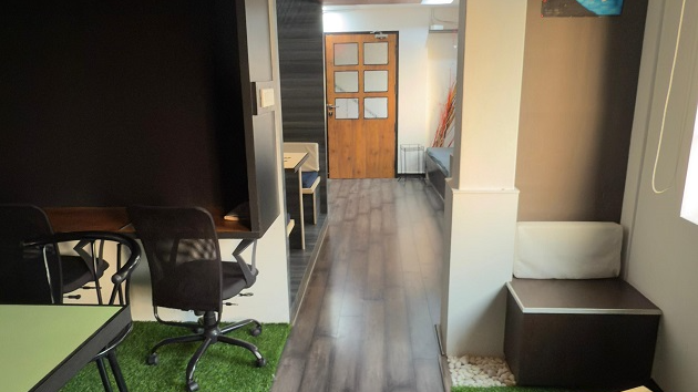 8 Seater Discussion Room