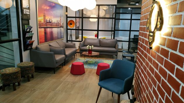 8 Seater Meeting Room