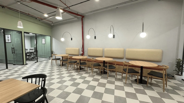 8 Seater Meeting Room