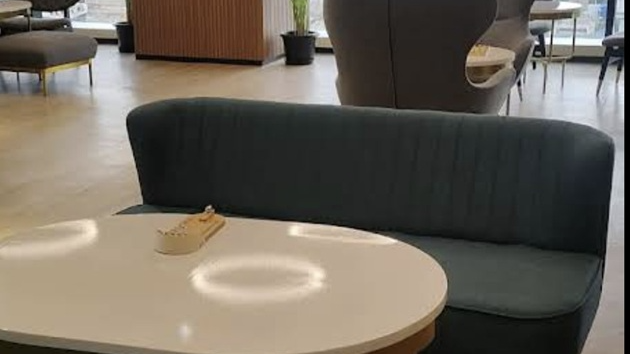 8 Seater Meeting Room