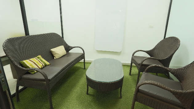 8 Seater Meeting Room