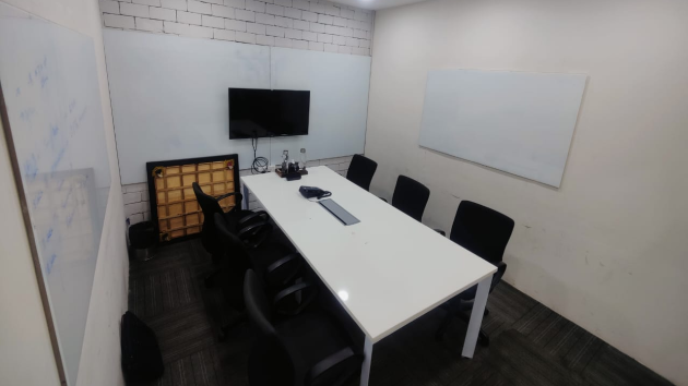 8 Seater Meeting Room