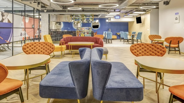 8 Seater Meeting Room