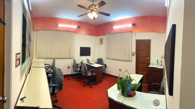 8 Seater Private Cabin