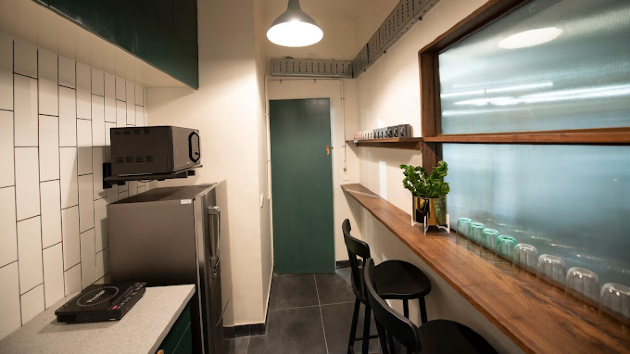 8 Seater Private Cabin