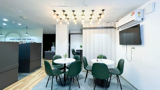 8 Seater Private Cabin