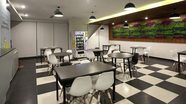 8 Seater Private Cabin