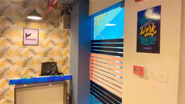 8 Seater Private Cabin