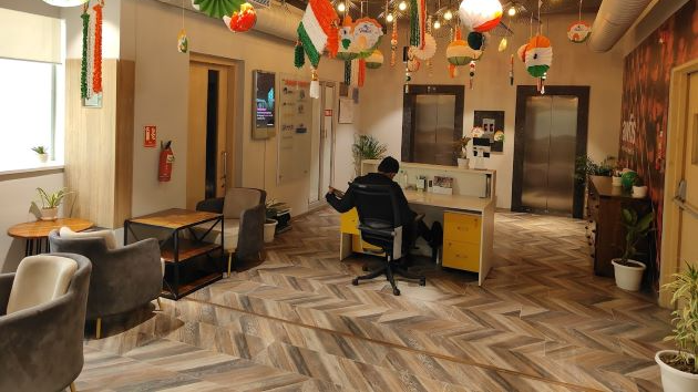 8 Seater Private Cabin