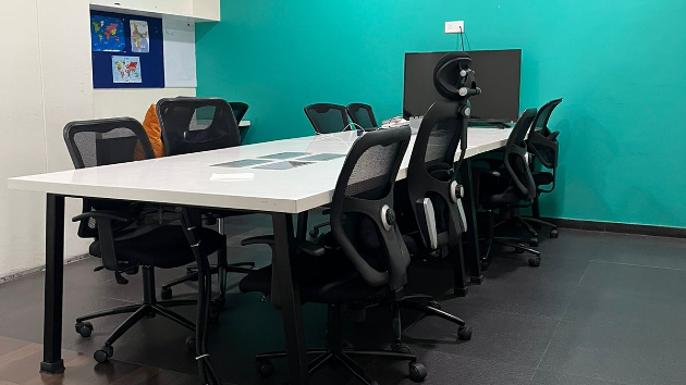 8 Seater Private Cabin