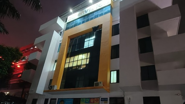 8 Seater Private Cabin 