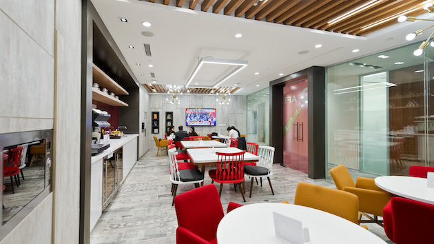 8 seater Meeting Room