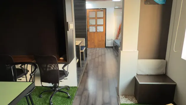 8 Seater Discussion Room