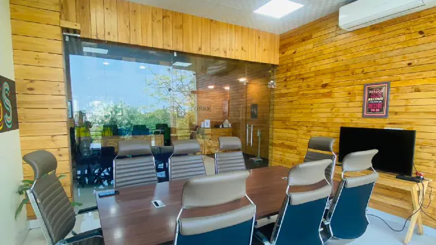 8 Seater Meeting Room