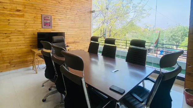 8 Seater Meeting Room