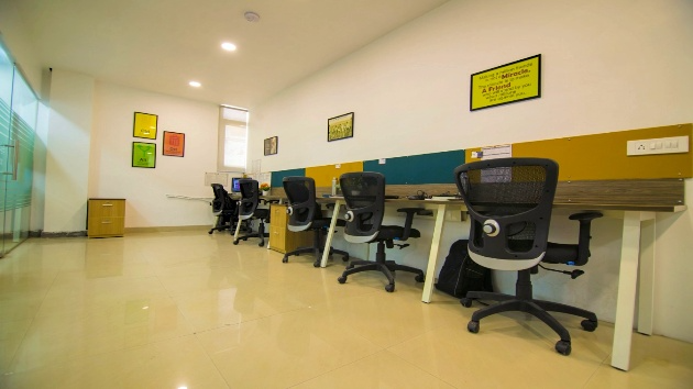 GoOffice 8205 Dedicated Desks 
