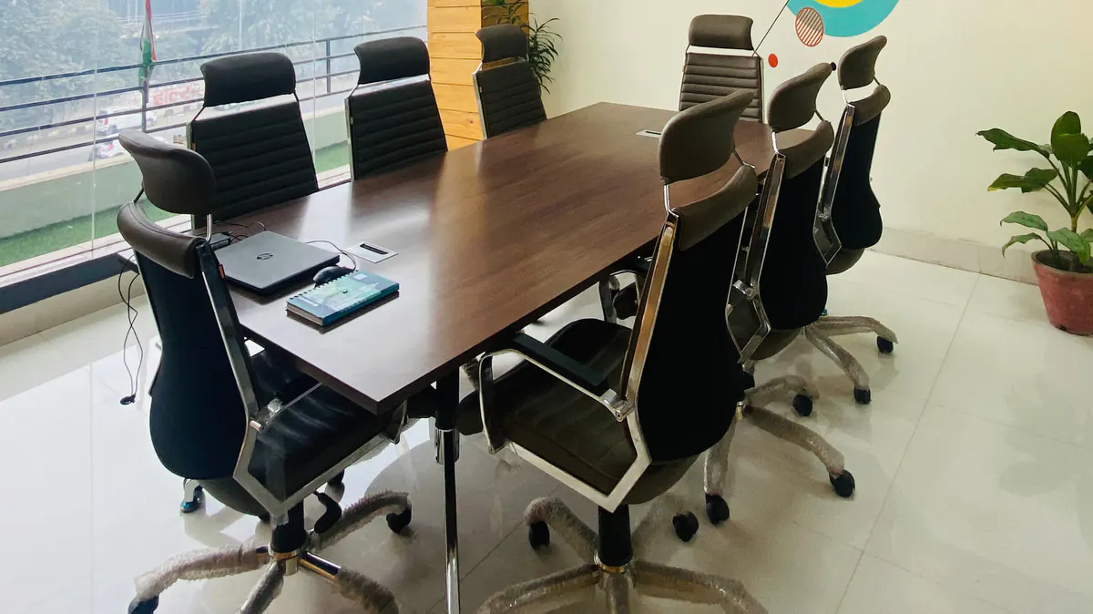 8 Seater Meeting Room