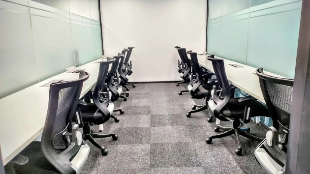 Open Desks in Sector 62 - Innov8 Graphix | GoOffice 40003