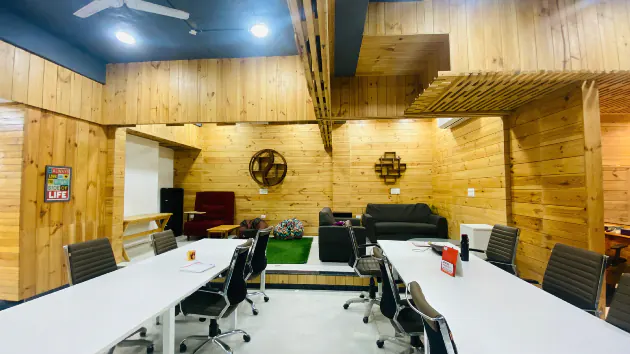Open Desks in Sector 16 - iWORKK Coworking Space | GoOffice 8452