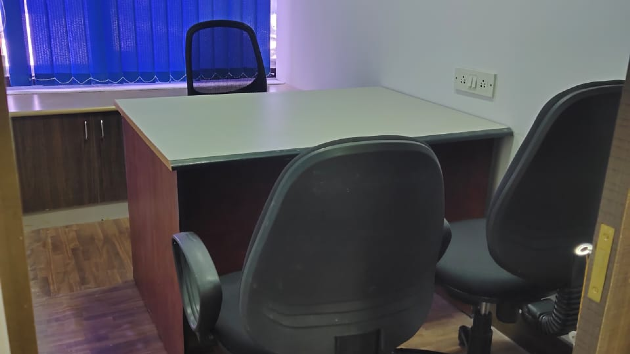 GoOffice 1428 3 Seater Private Cabin