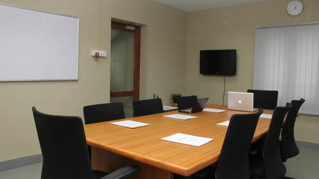 8 Seater Meeting Room in Nungambakkam - Hanu Reddy Business Centre India Pvt Ltd | GoSpace 1527